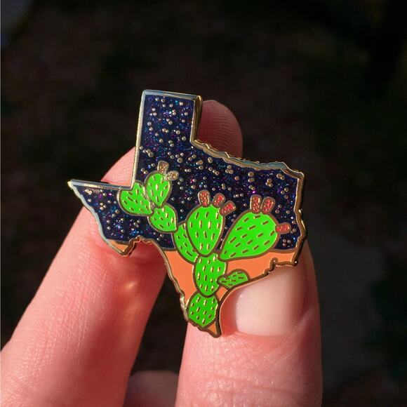 Texas Cactus Enamel Pin | The Stars At Night, Prickly Pear State Backpack Pin - Picture 2 of 3